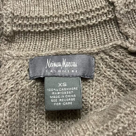 Neiman Marcus Cashmere Foldover Longer Length Sweater - Picture 2 of 4